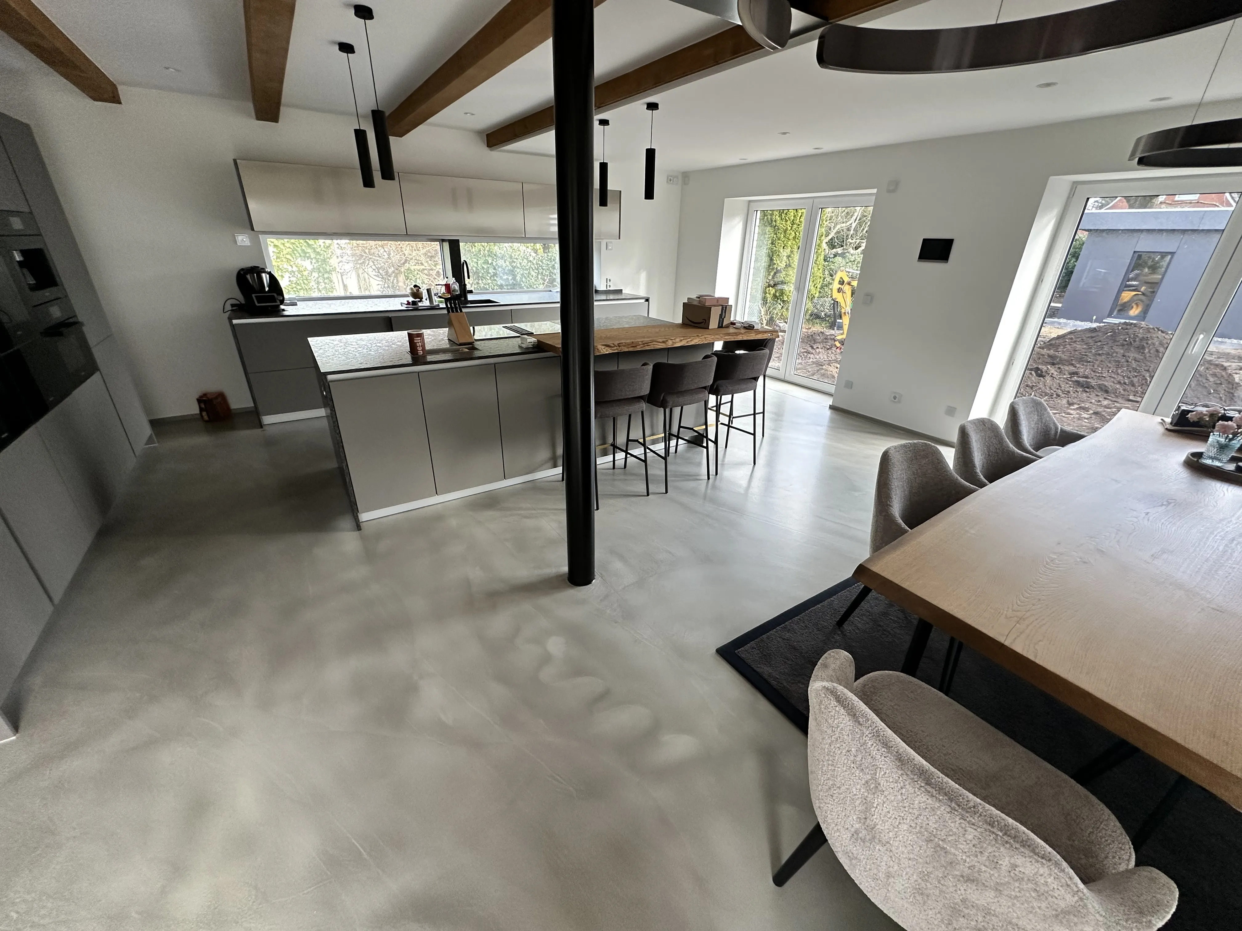 Kalkspachtelung in einem modernen Wohnraum von Macht der Wachter